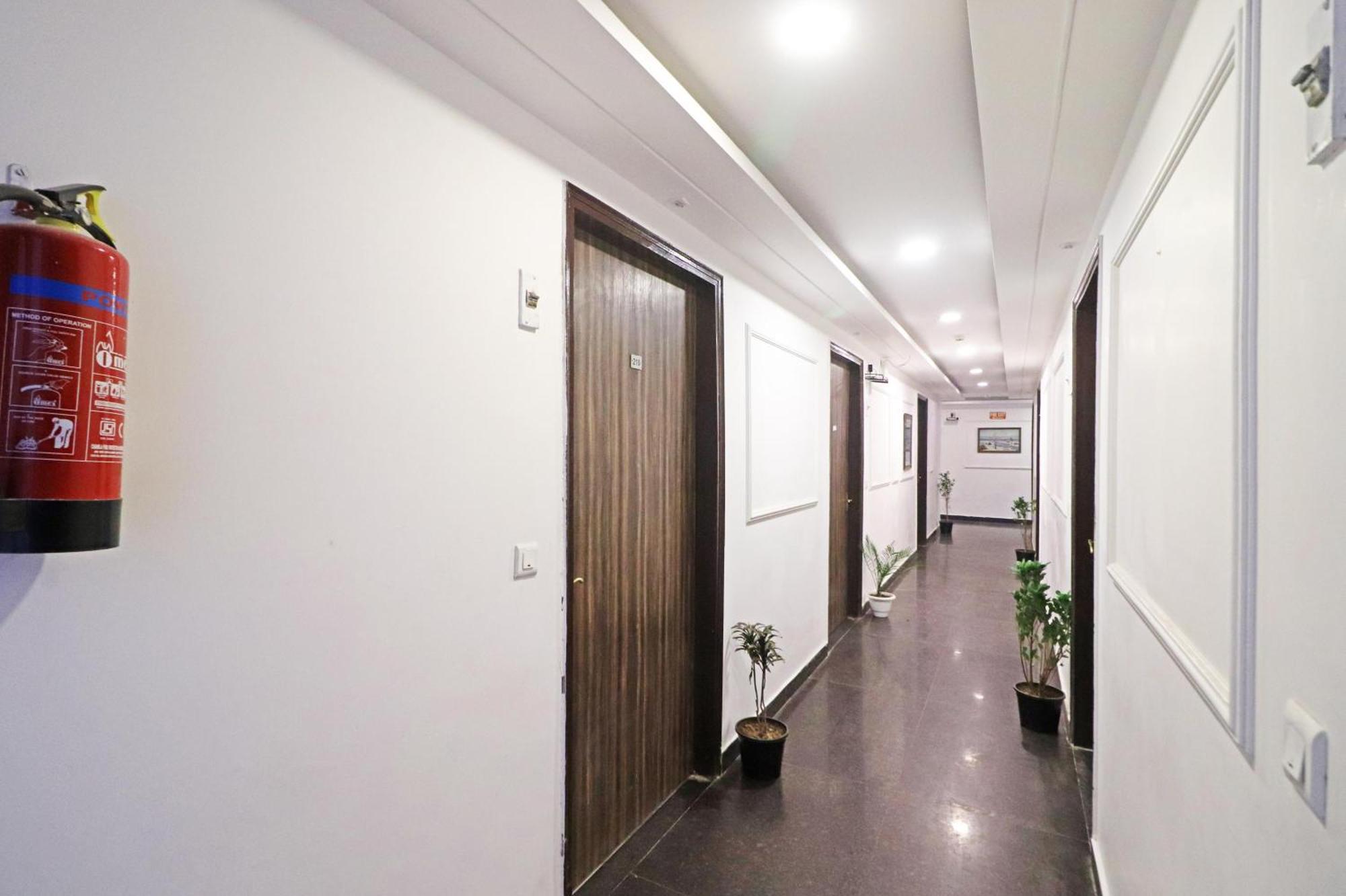 ניו דלהי Hotel Mayda Prime Near Delhi Airport מראה חיצוני תמונה