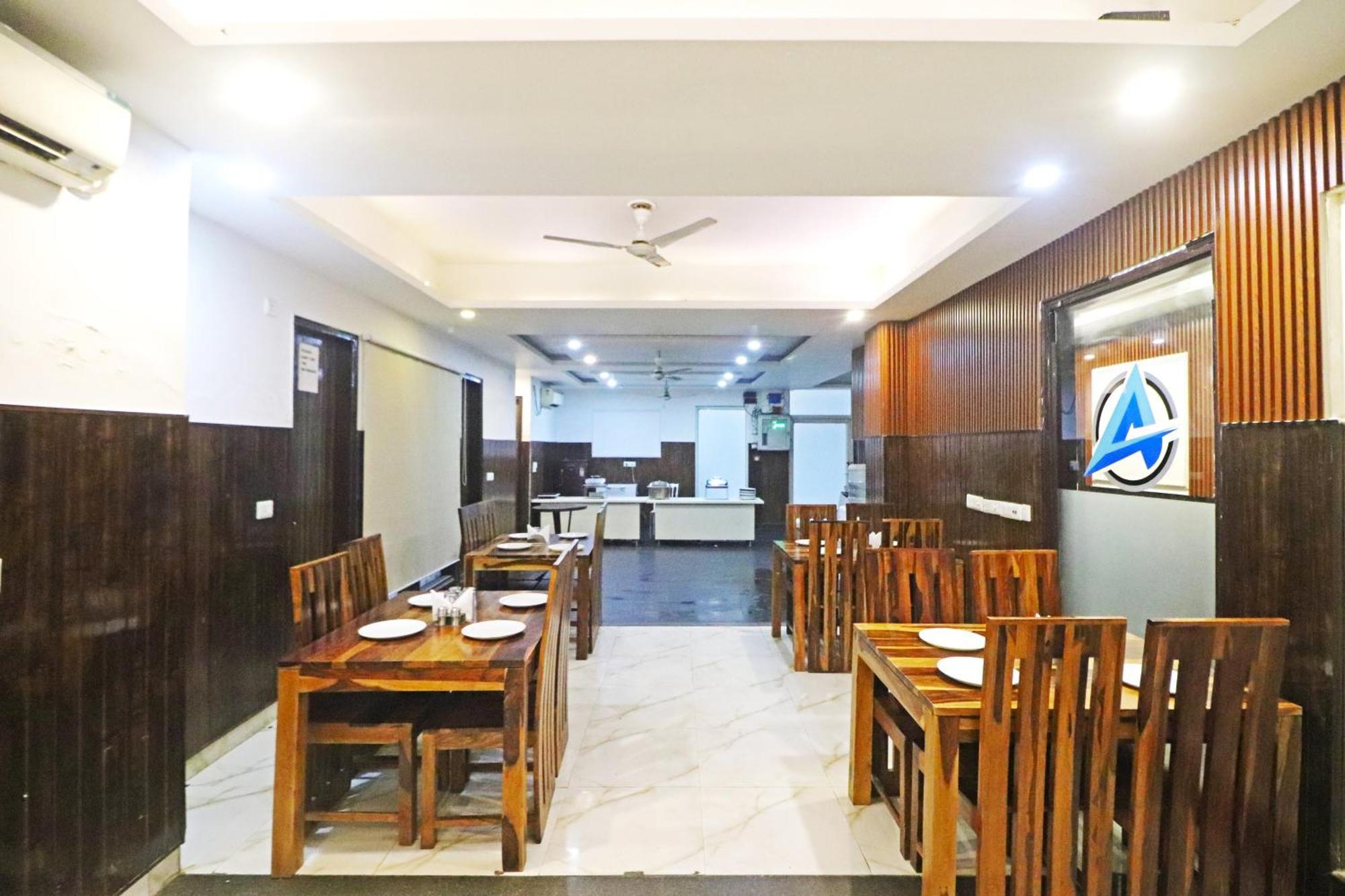 ניו דלהי Hotel Mayda Prime Near Delhi Airport מראה חיצוני תמונה