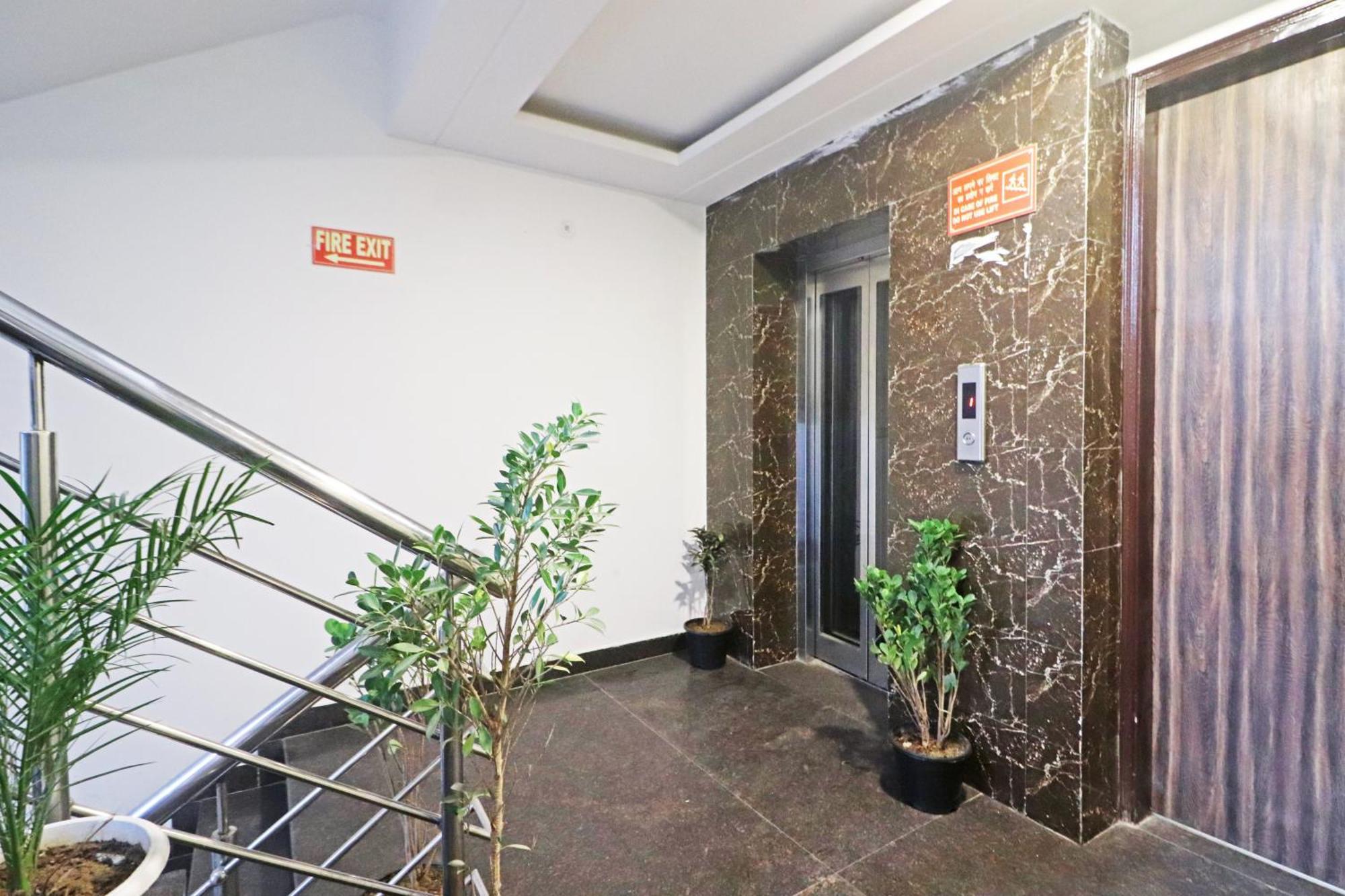 ניו דלהי Hotel Mayda Prime Near Delhi Airport מראה חיצוני תמונה